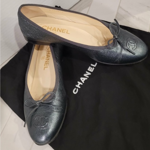 CHANEL Shoes - 🖤🩰 Chanel Authentic Ballet Flats – Metallic Charcoal | Size 37 🩰🖤